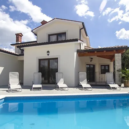 Lucija Villa *